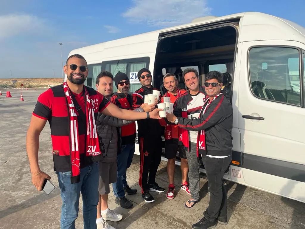 Intercontinental — Torcida em grupo, serviço individual